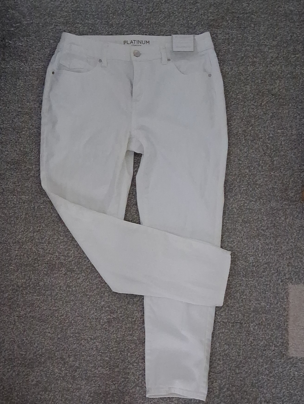 🎉2/$13 Chico's Platinum White Ankle Length Jeans